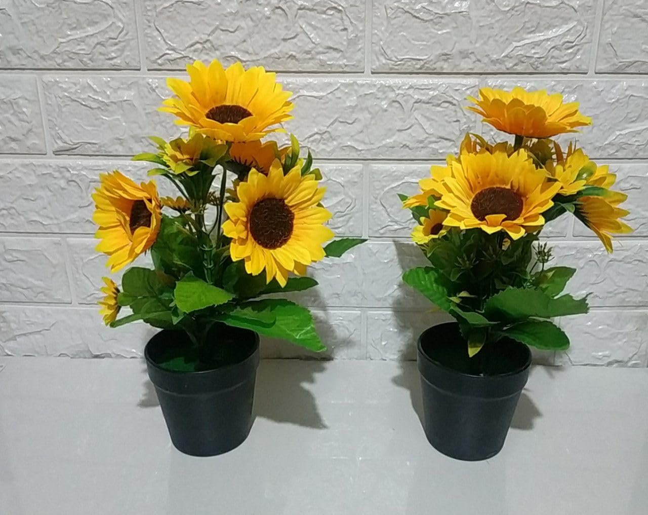 Artificial Sunflower Plant in Black Pot, Small Faux Floral Arrangement for Home and Outdoor Decor, Yellow and Green, 5x5x5 cm - صورة 7