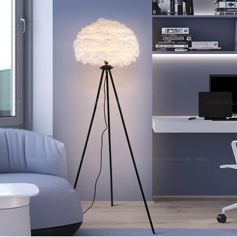 مصباح طاولة ريش نعام بثلاثة ألوان من Next Store إضاءة مزخرف بقاعدة حديدية مطلية بالذهب لديكور غرفة النوم والمعيشة – تصميم فني أنيق (ابيض) - صورة 4