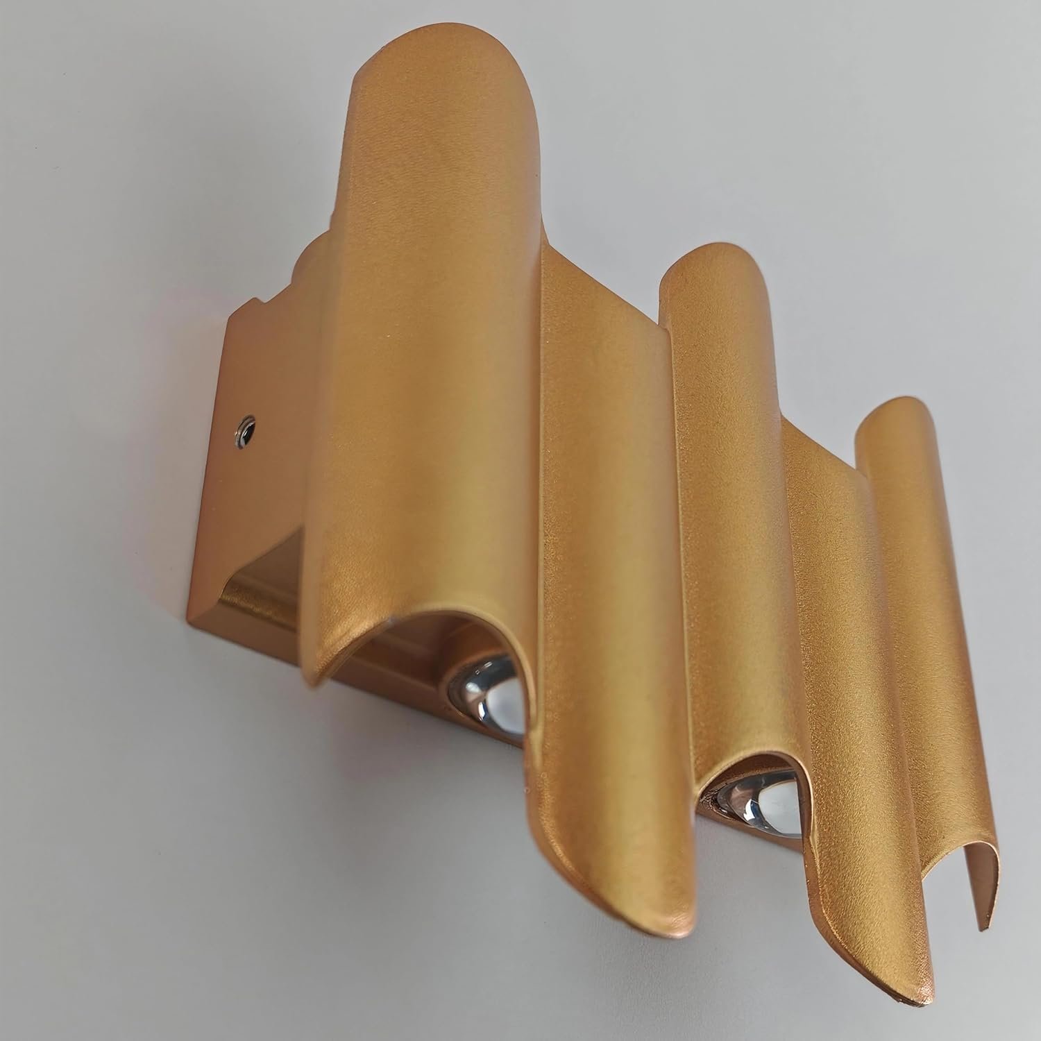 أبليك حائط LED فاخر بتصميم مموج بـ 5 نقاط إضاءة (2 وات لكل نقطة) – ذهبي بإضاءة ديكورية لأعلى ولأسفل داخلي و خارجي اجمالى القدرة 10 وات - صورة 3