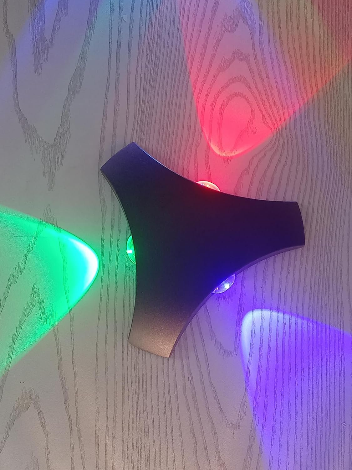 هوم لايت أبليك حائط LED معدني ثلاثي الاتجاهات، إضاءة RGB ملونة، هيكل أسود، 3 وات، 20×20×3 سم، للمداخل والصالات وغرف الألعاب - صورة 9