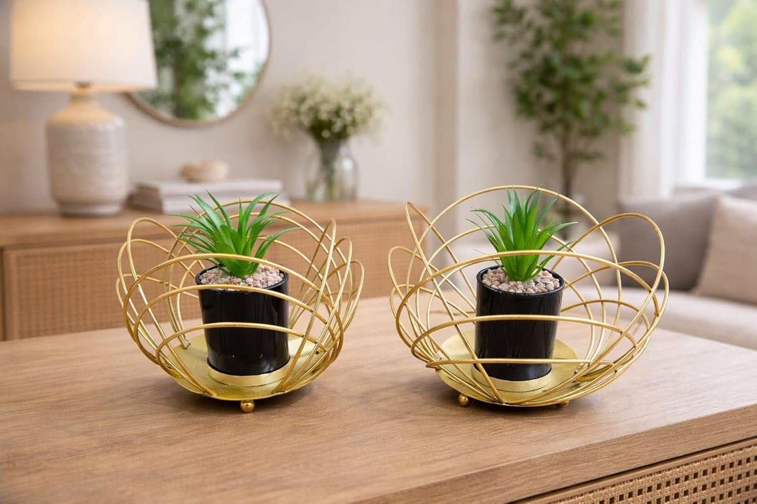 ديكور نبات صناعي مع أصيص داخل حامل معدني ذهبي – طقم 2 قطعة تصميم عصري أنيق لتزيين الطاولة والمطبخ وغرفة المعيشة – نبات زينة صغير ديكور للمنزل والمكتب متعدد الاشكال والالوان - صورة 3