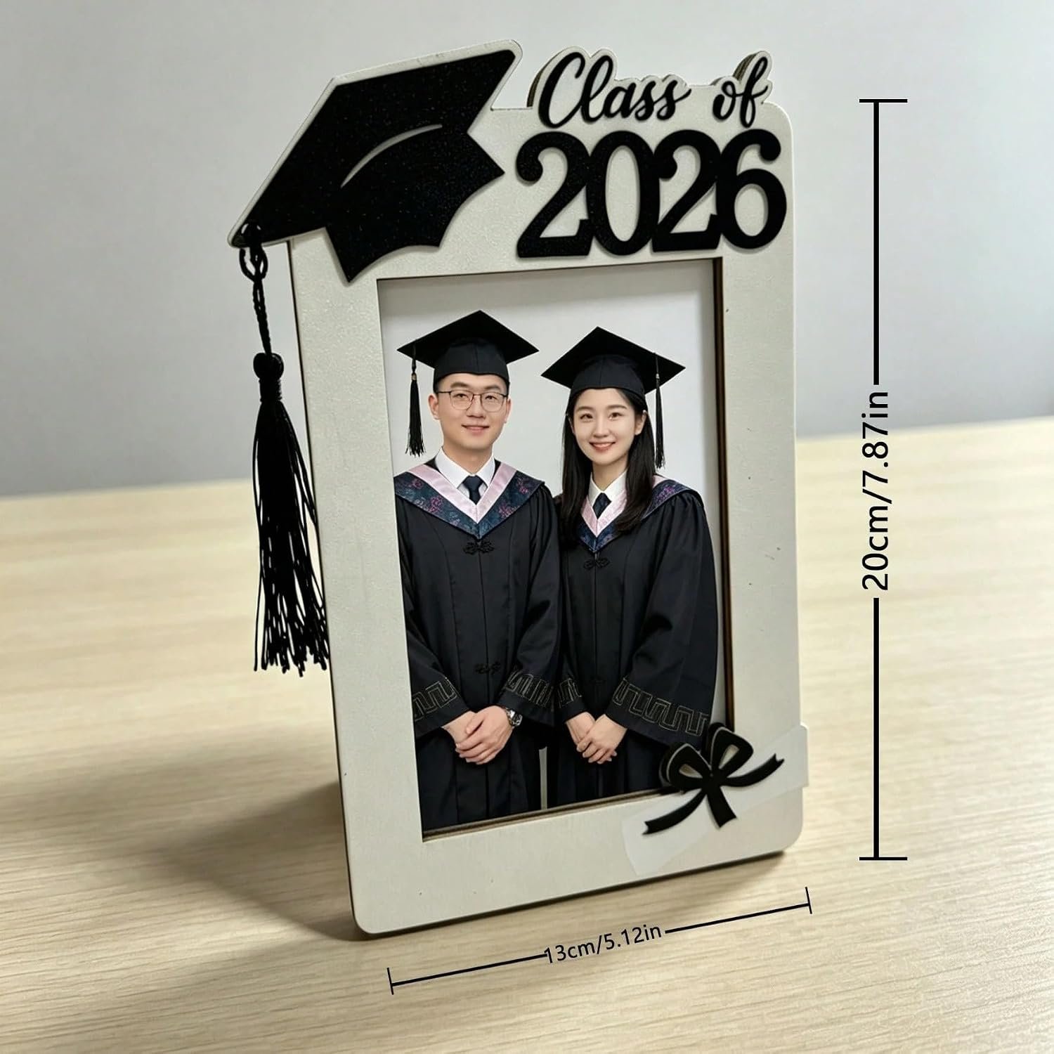 إطار صور خشبي لتخرج فئة 2026، تصميم قبعة التخرج مع شرابة، ديكور احتفالي للمكتب