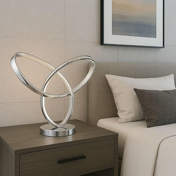 مصباح طاولة LED عصري من الكروم بتصميم حلقات متشابكة أنيقة لمساحات المعيشة العصرية، أباجورة عصرية أنيقة من لامبس