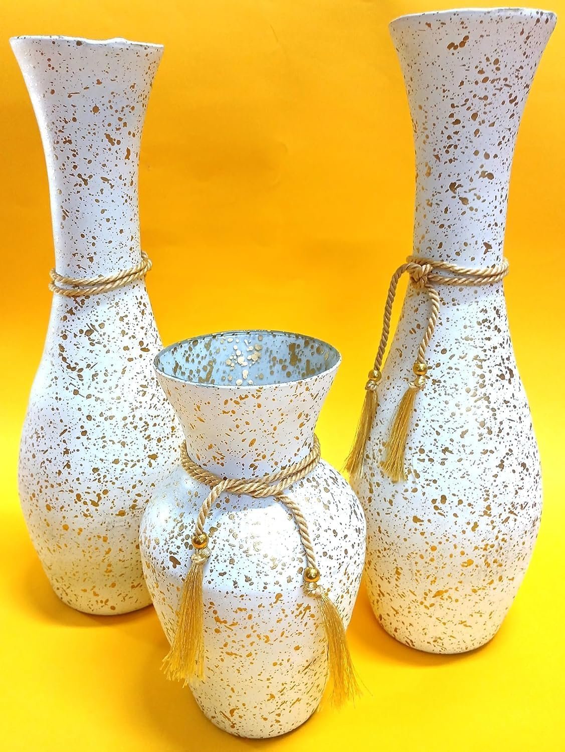 تحف وديكور (طقم فازات ابيض مزخرف زجاج ديكوري عدد ثلاث قطع)