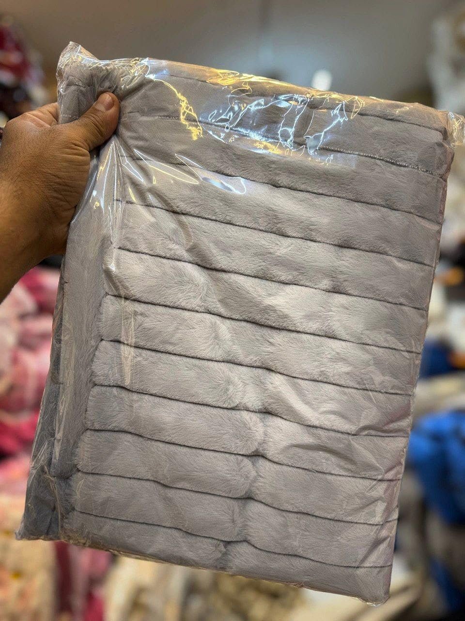 غطاء كنبة من الفرو مع أكياس مخدات للزينة، واقي كنبة من القطيفة المضلعة، مجموعة مكونة من 3 قطع، لون رمادي، غطاء كنبة مقاس 2 م × 95 سم مع 2 كيس مخدة مقاس 40 × 40 سم (رمادي)
