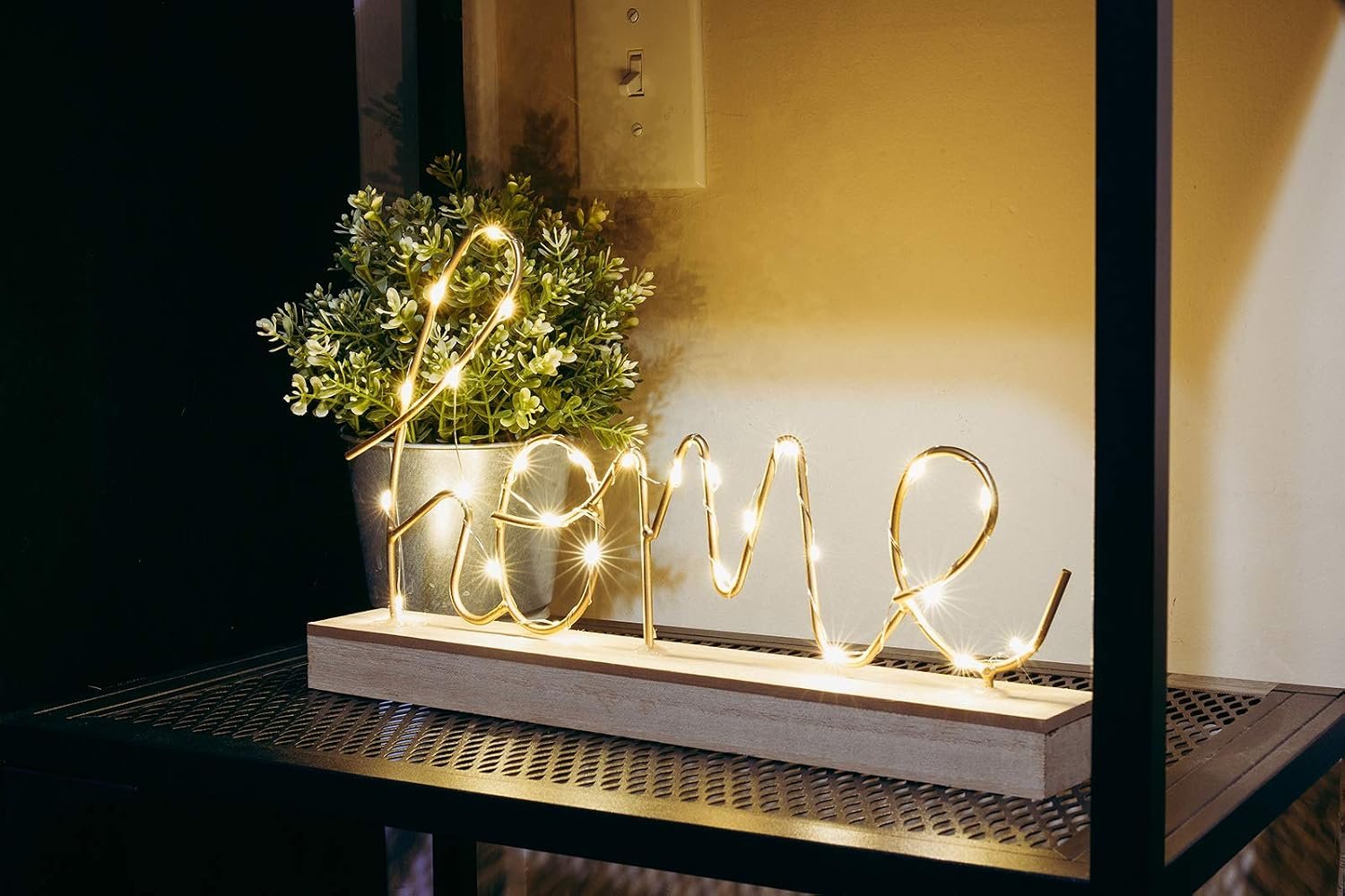 اباجورة ديكور بتصميم كلمة "Home" LED للعرض على سطح الترابيزة او الرف؛ قاعدة خشبية 14 بوصة مع حروف مضيئة ذهبية؛ ديكور لترابيزة لغرفة المعيشة وغرفة النوم والانتريه؛ تعمل بالبطارية - صورة 2