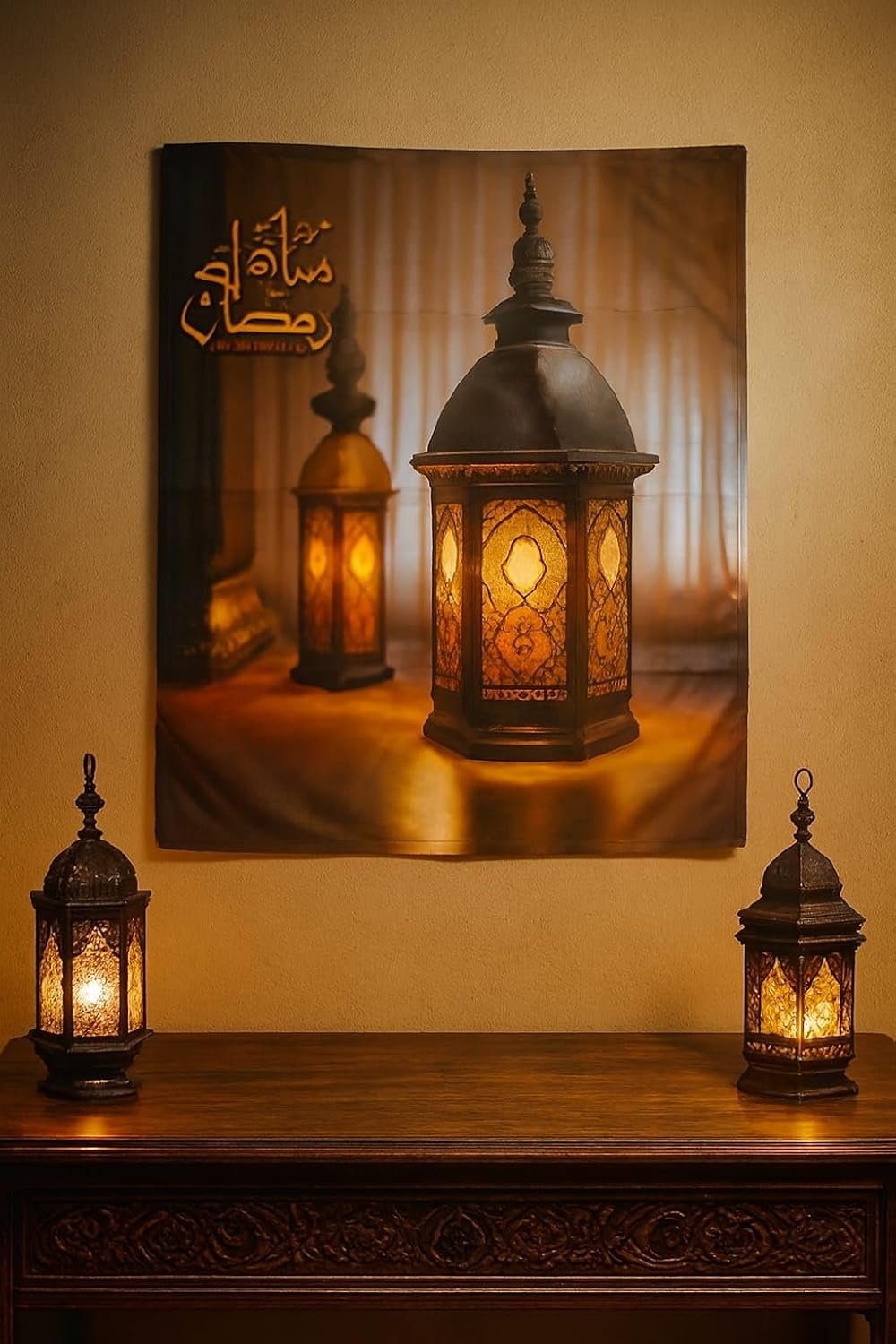 مفرش طاولة رمضاني مخملي فاخر – مقاس 70×70 سم – بتصميم "رمضان مبارك" وألوان متعددة مع طابع أحمر ملكي – قطعة ديكور أنيقة للسفرة والمنزل - صورة 3