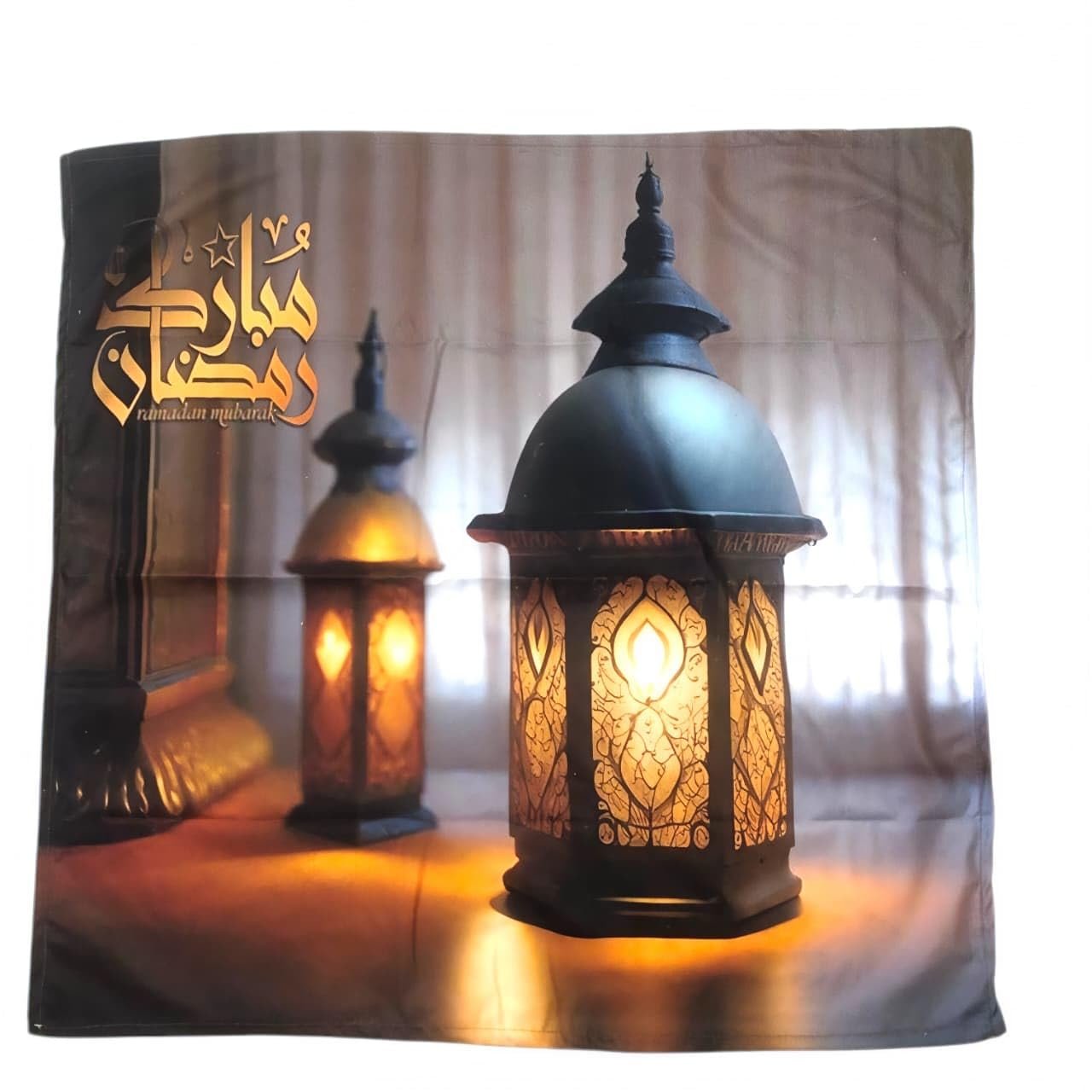 مفرش طاولة رمضاني مخملي فاخر – مقاس 70×70 سم – بتصميم "رمضان مبارك" وألوان متعددة مع طابع أحمر ملكي – قطعة ديكور أنيقة للسفرة والمنزل - صورة 10
