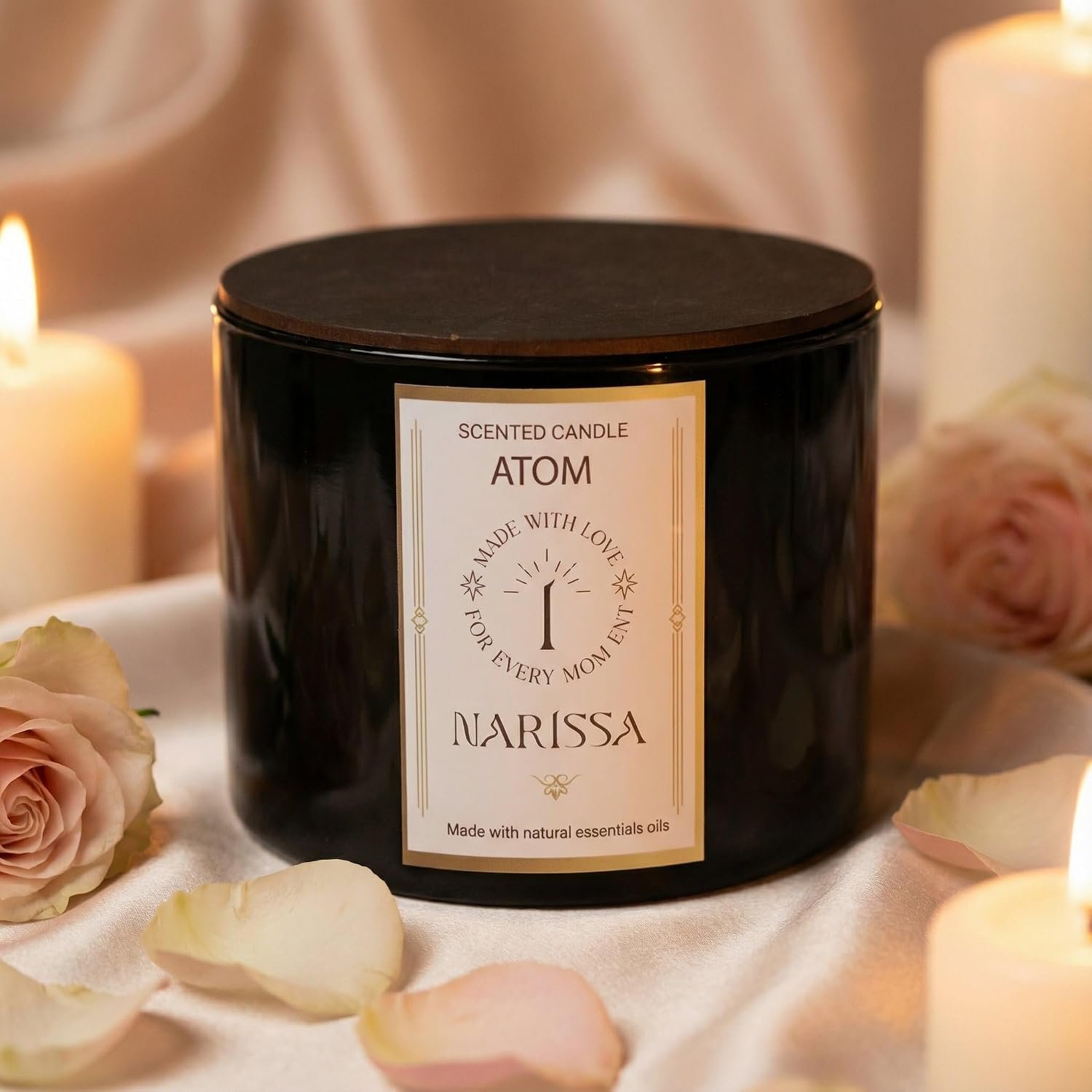 شمعة أتوم المعطرة الفاخرة من ناريسا - بوزن 500 جرام - 3 فتيل - شمع صويا طبيعي 100% - تصميم زجاجي أسود فاخر وعطر فواح يدوم طويلاً للاسترخاء والرفاهية (مسك رمان) - صورة 2