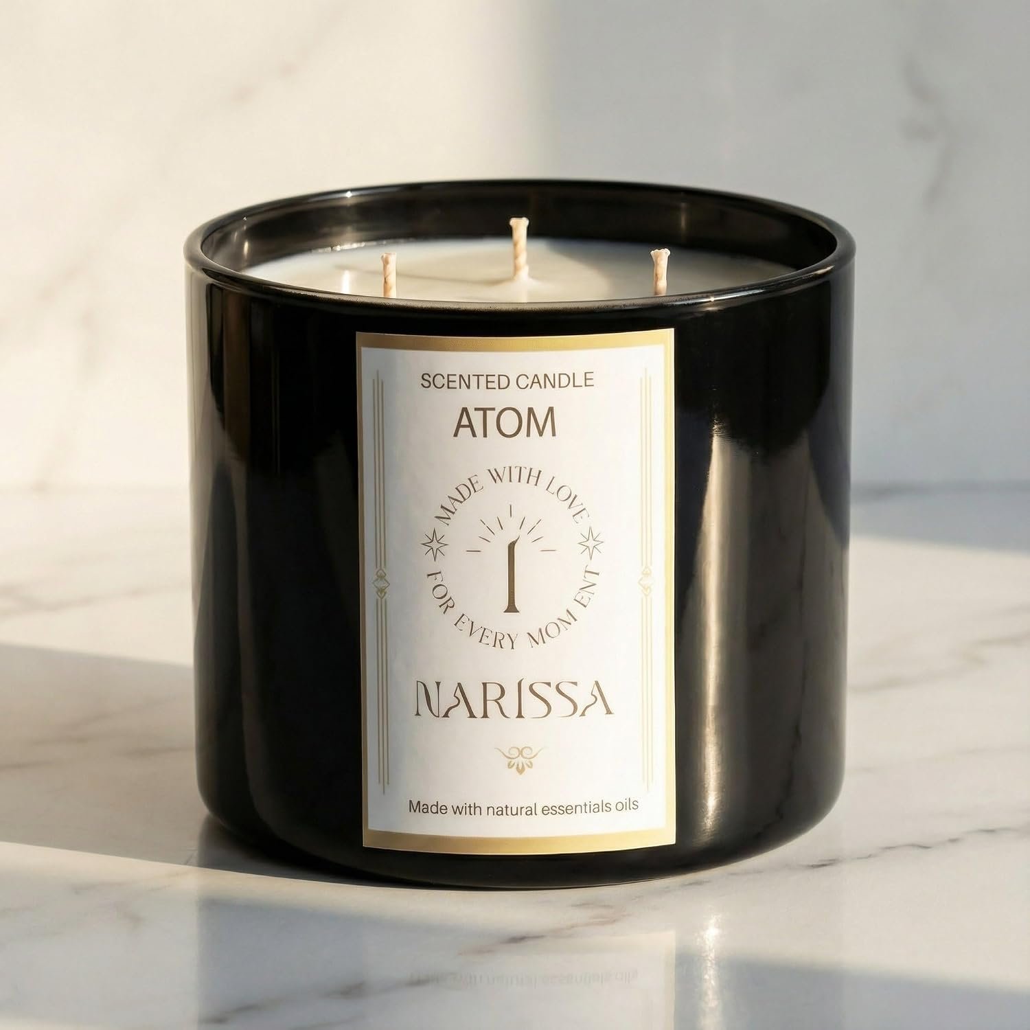 شمعة أتوم المعطرة الفاخرة من ناريسا - بوزن 500 جرام - 3 فتيل - شمع صويا طبيعي 100% - تصميم زجاجي أسود فاخر وعطر فواح يدوم طويلاً للاسترخاء والرفاهية (مسك رمان) - صورة 4