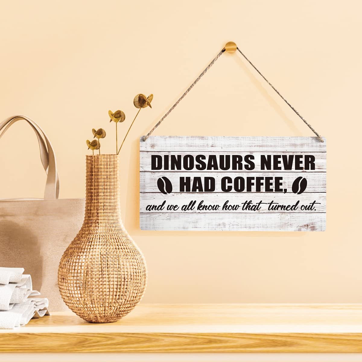 لوحة خشبية معلقة بتصميم ريفي، هدية لمحبي القهوة، عليها عبارة "Dinosaurs Never Had Coffee and We All Know How That Turned Out". ديكور منزلي/مطبخ ريفي، مقاس 30.5 × 15 سم. - صورة 3