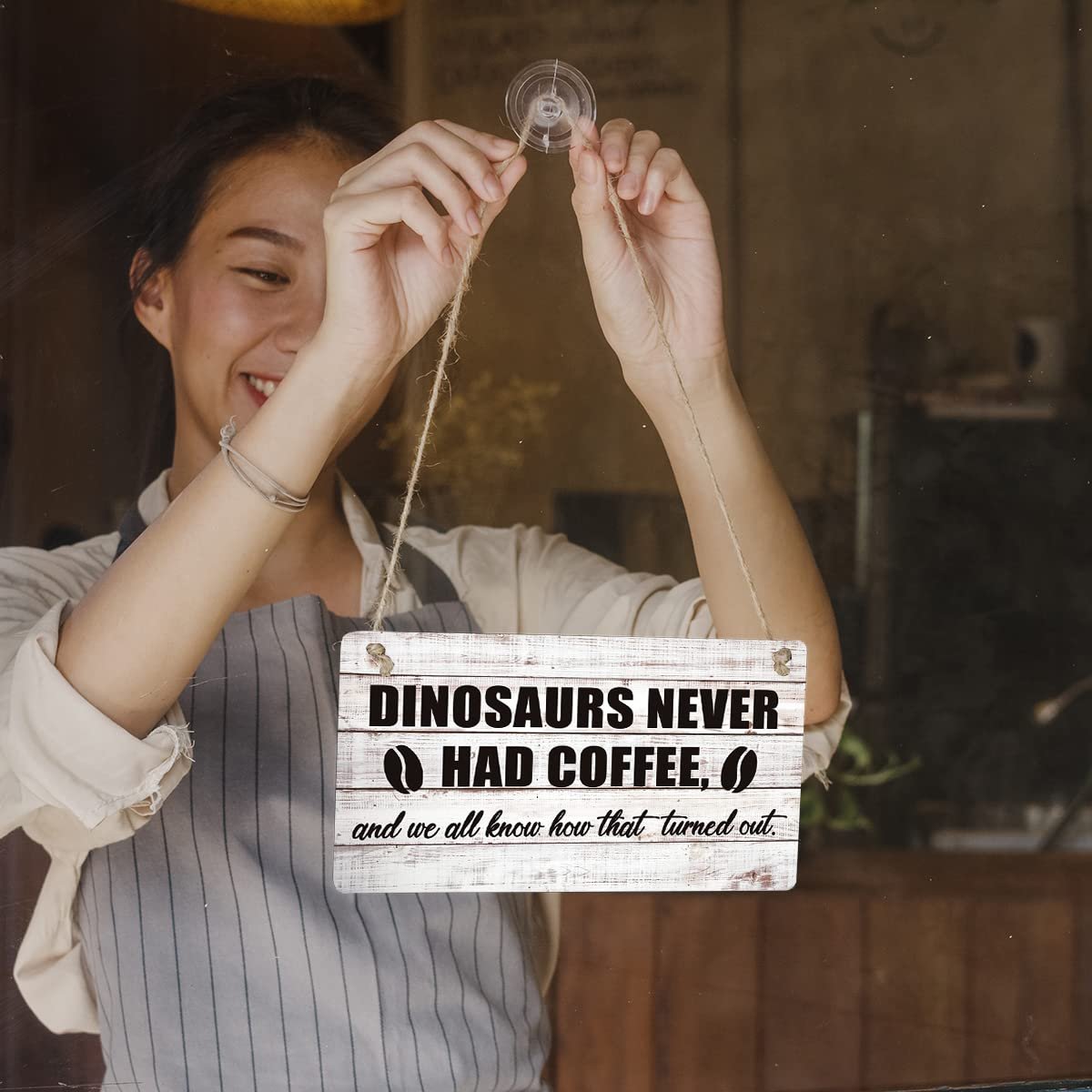 لوحة خشبية معلقة بتصميم ريفي، هدية لمحبي القهوة، عليها عبارة "Dinosaurs Never Had Coffee and We All Know How That Turned Out". ديكور منزلي/مطبخ ريفي، مقاس 30.5 × 15 سم. - صورة 5