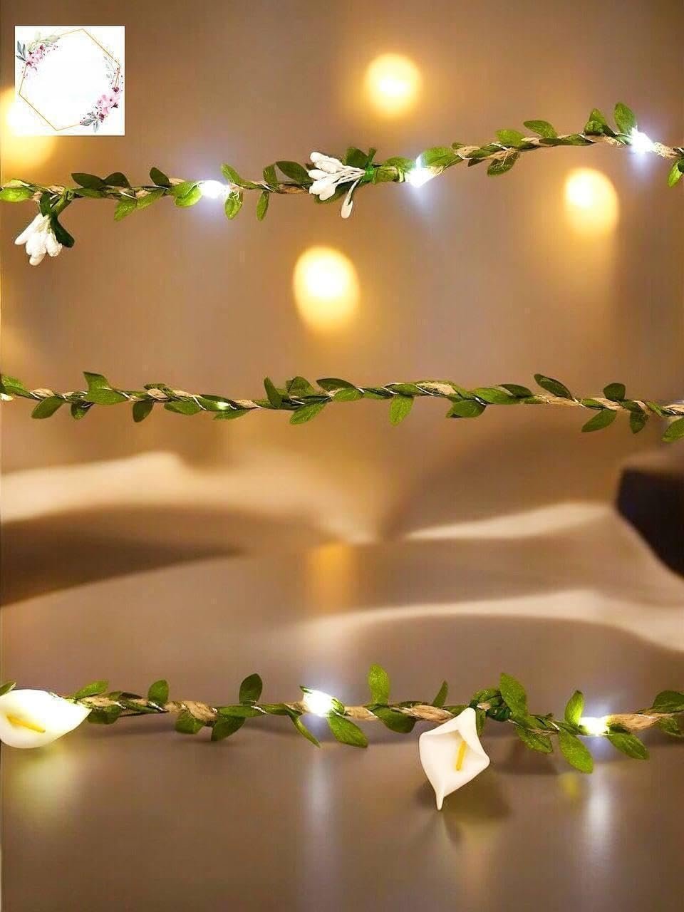ضوء احتفالي أنيق - أضف سحرًا لا يتأثر بمرور الزمن إلى منزلك مع فرع شجرة LED الأنيق، والذي يتميز بأوراق تشع بتوهج احتفالي دافئ، مثالي للعطلات والاحتفالات والأجواء اليومية. - صورة 4