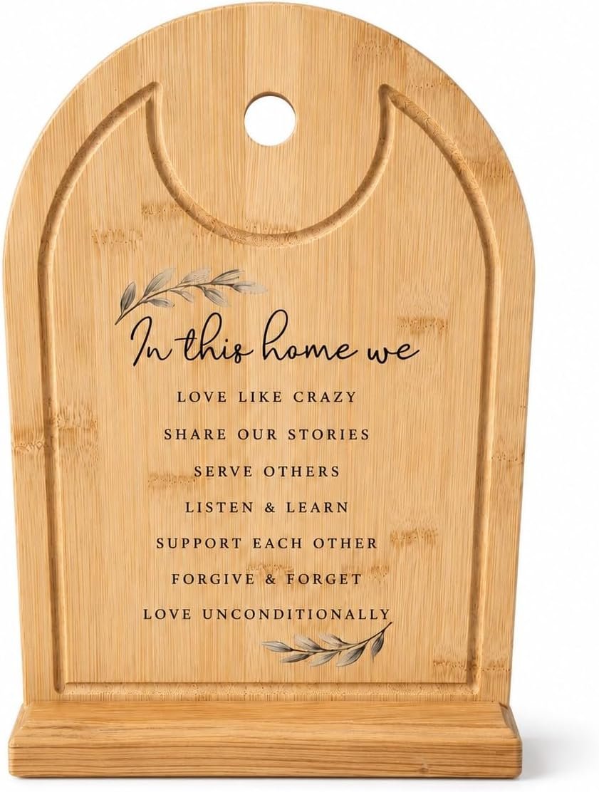 In This Home We Wooden Decor Stand, Natural Wood Finish, Freestanding, Rustic Farmhouse Style, Inspirational Family Quote, 24 x 34 cm - صورة 5