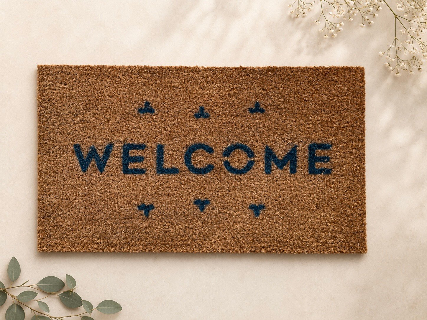 لون خيش مع كلمة Welcome باللون الأزرق